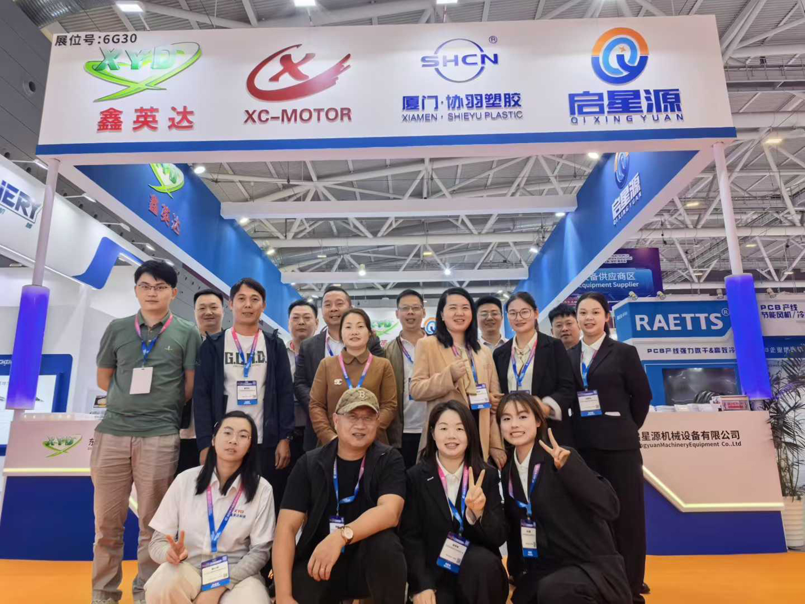 QXY团队在2025 HKPCA深圳电子电路展合影